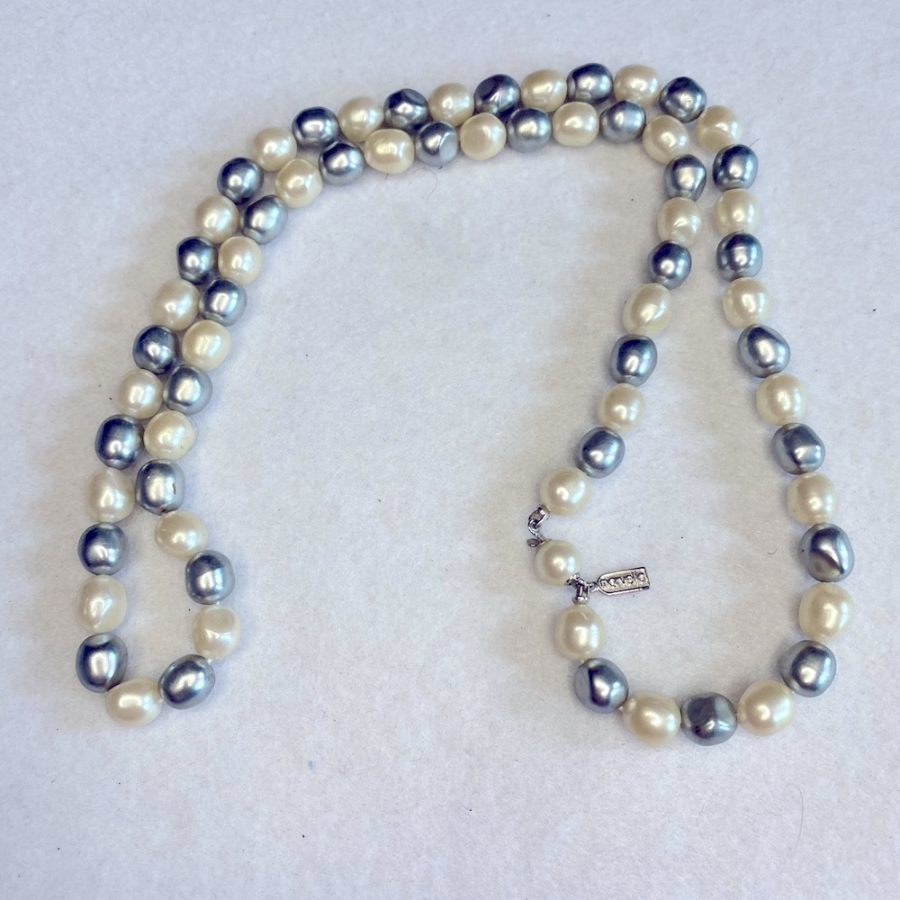 Marvella Pearl Beaded Necklace 24” Gray Off White Vintage Branded Dressy Office - Picture 5 of 7